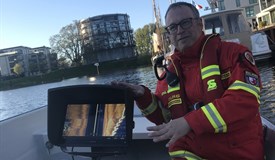Da isses: Das Side Scan Sonar. Und jener, der's zu bedienen und auszuwerten weiß.